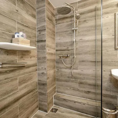 Konukevi Aris 4*
