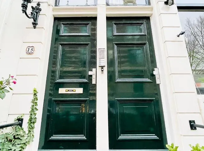 Aris أمستردام