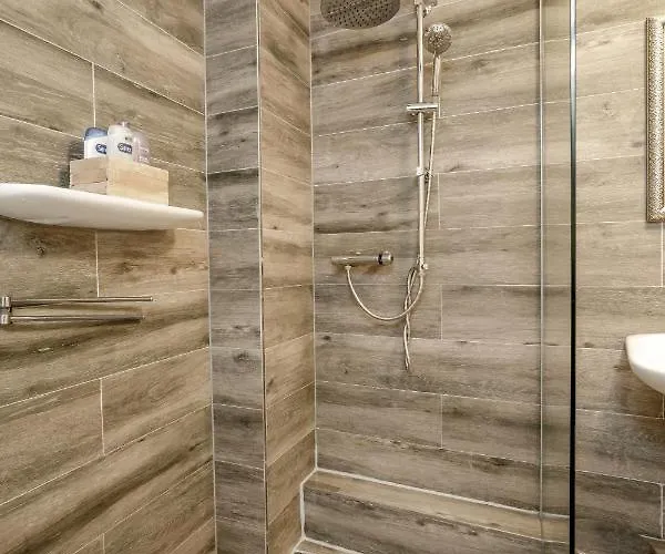 بيت ضيافة Aris 4*